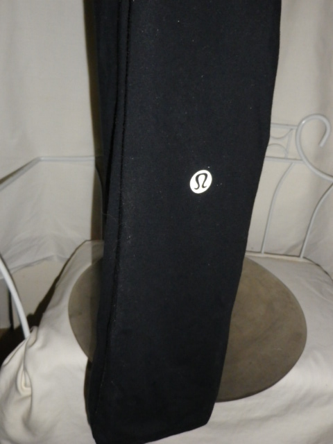 lululemon symbol on leg